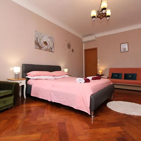 Barocco Konukevi 3*